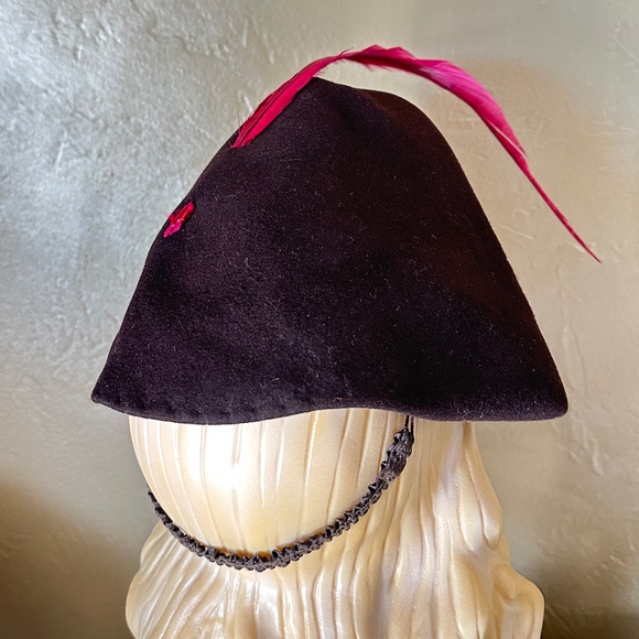 GRACEFUL 1940\'s BROWN FELT TILT TAH + FUCHSIA LONG, CURLY FEATHER main image 4